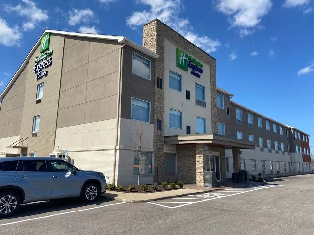 Holiday Inn Express & Suites Elyria