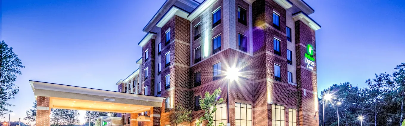 Holiday Inn Express & Suites Cleveland West Westlake